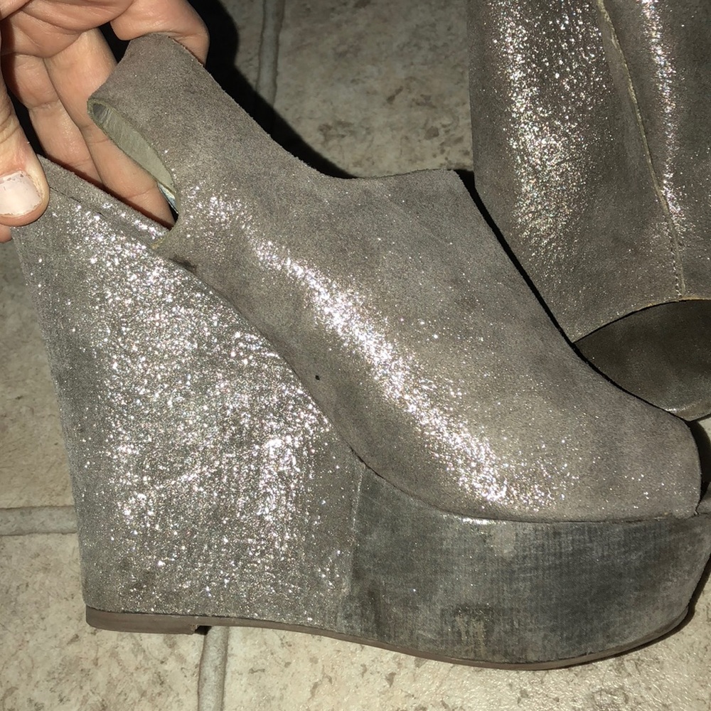 Steve Madden metallic wedge
